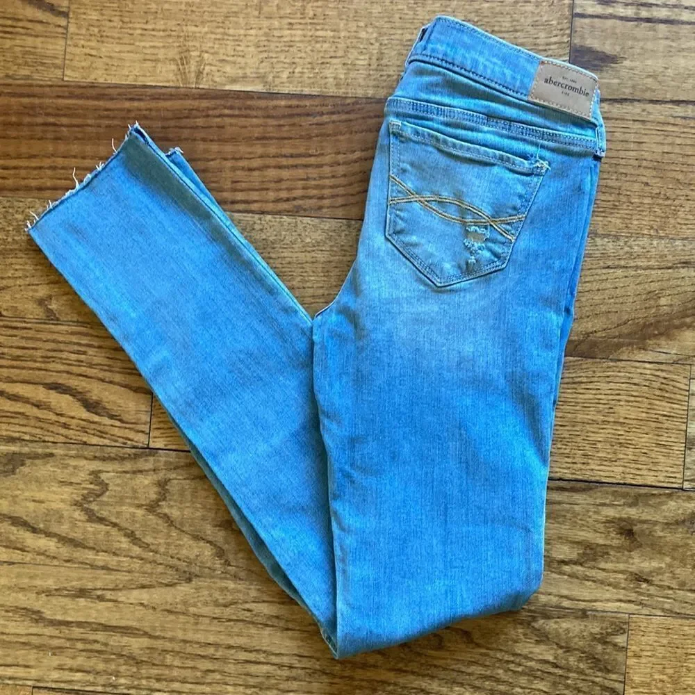 Abercrombie  Kids Light Wash Distressed Skinny Raw Hem Jeans Size 16